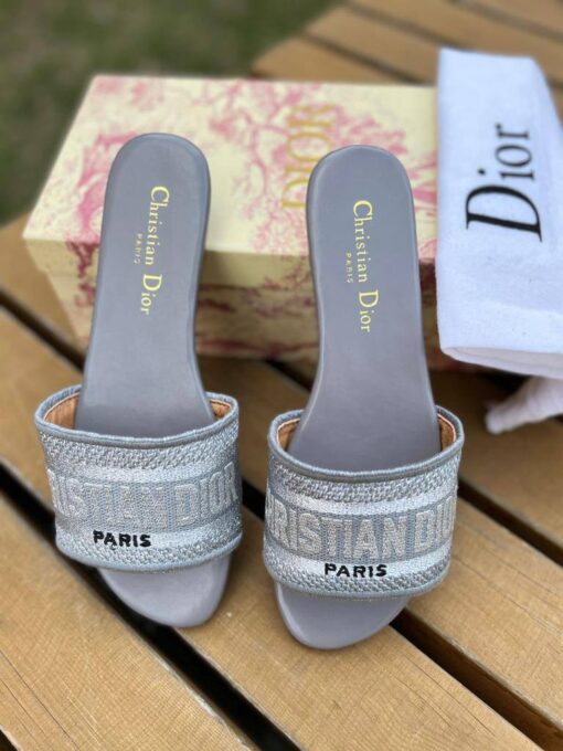 Шлёпанцы женские Christian Dior Dway серые - фото 2
