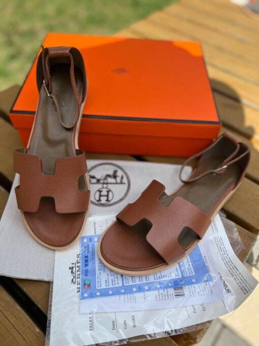 Босоножки женские Hermes Chypre Sandals A125714 кожаные фактурные коричневые - фото 1