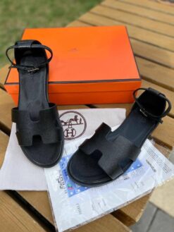 Босоножки женские Hermes Chypre Sandals A125725 кожаные фактурные чёрные - фото 8