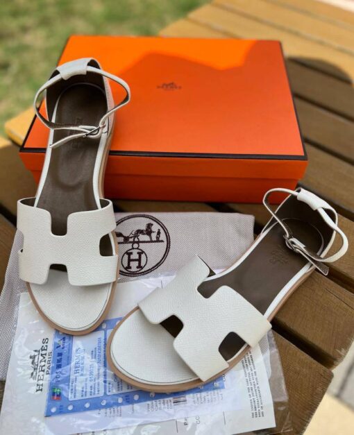 Босоножки женские Hermes Chypre Sandals A125736 кожаные фактурные белые - фото 1