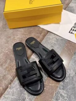 Шлёпанцы Fendi женские A126664 чёрные