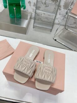 Шлёпанцы Miu Miu A126977 бежевые