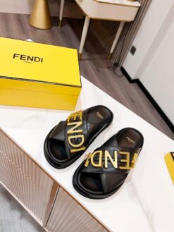 Шлёпанцы Fendi женские A126991 чёрные