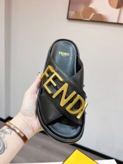 Шлёпанцы Fendi женские A126991 чёрные