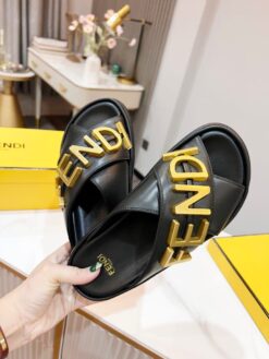 Шлёпанцы Fendi женские A126991 чёрные