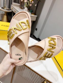 Шлёпанцы Fendi женские A127010 бежевые