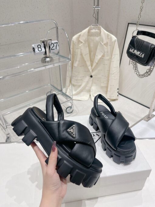 Женские сандалии Prada Monolith Cross Leather A127487 чёрные - фото 2