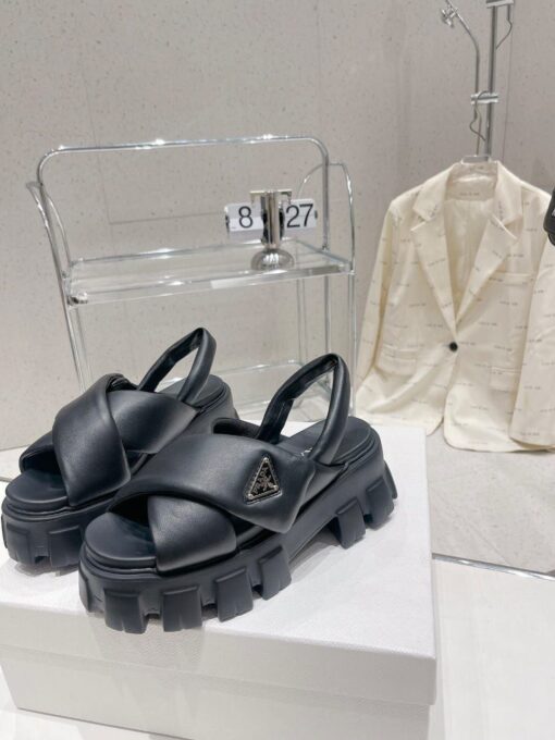 Женские сандалии Prada Monolith Cross Leather A127487 чёрные - фото 4