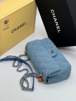Женская сумка Chanel 26×14 голубая A127605