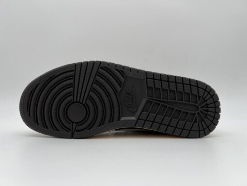Кроссовки Nike Air Jordan 1 Low x Travis Scott хаки-белые с бежевым - фото 3