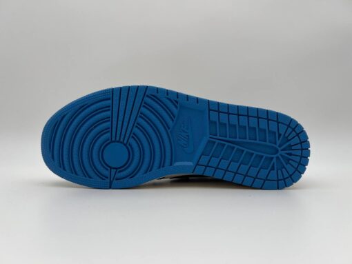 Кроссовки Nike Air Jordan 1 Low x Travis Scott бежево-чёрные с синим - фото 2