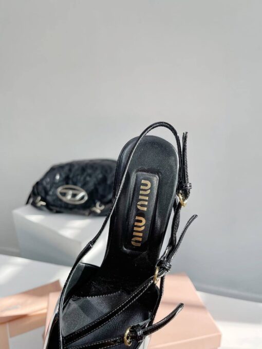 Босоножки Miu Miu Patent Leather Slingbacks With Buckles 5I013E Premium Black - фото 4