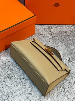 Женская сумка Hermes Kelly Pochette 22 Epsom Gold Hardware Premium Beige