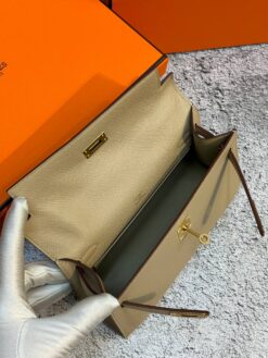 Женская сумка Hermes Kelly Pochette 22 Epsom Gold Hardware Premium Beige