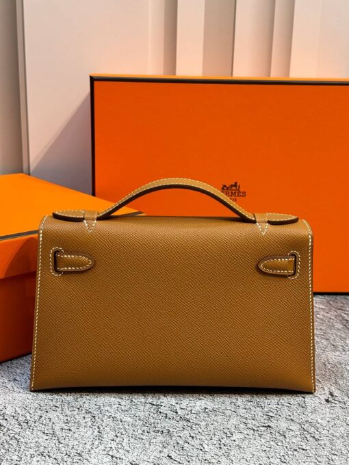 Женская сумка Hermes Kelly Pochette 22 Epsom Palladium Hardware Premium Chestnut - фото 2