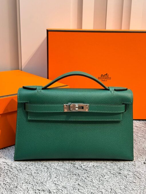 Женская сумка Hermes Kelly Pochette 22 Epsom Palladium Hardware Premium Green - фото 1