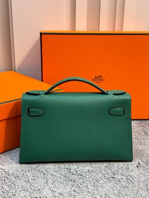 Женская сумка Hermes Kelly Pochette 22 Epsom Palladium Hardware Premium Green - фото 3