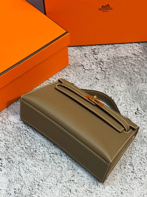 Женская сумка Hermes Kelly Pochette 22 Epsom Gold Hardware Premium Brown - фото 4