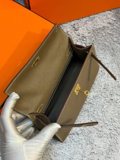 Женская сумка Hermes Kelly Pochette 22 Epsom Gold Hardware Premium Brown