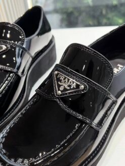 Туфли-лоферы женские Prada Premium A128957 чёрные