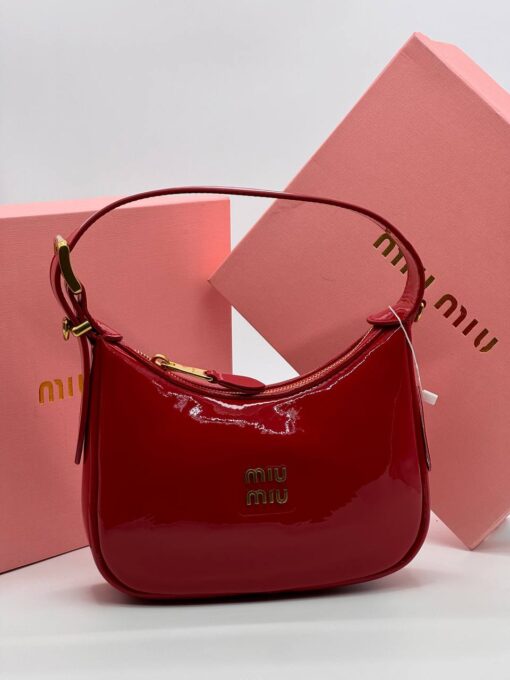 Сумка Miu Miu Leather Hobo Bag 23/13 см A129254 красная - фото 5