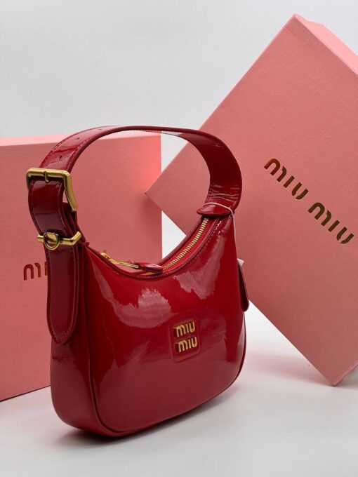 Сумка Miu Miu Leather Hobo Bag 23/13 см A129254 красная - фото 1