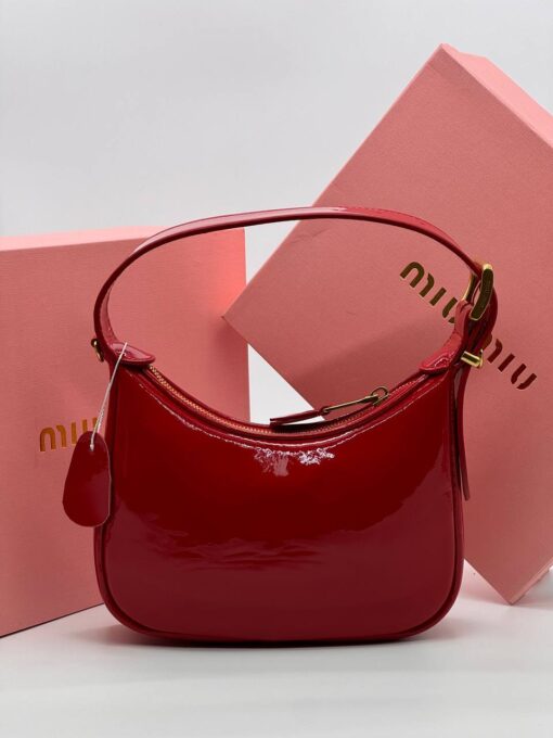 Сумка Miu Miu Leather Hobo Bag 23/13 см A129254 красная - фото 2