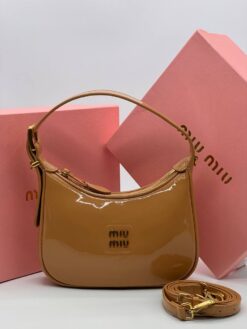 Сумка Miu Miu Leather Hobo Bag 23/13 см A129261 коричневая