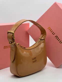 Сумка Miu Miu Leather Hobo Bag 23/13 см A129261 коричневая