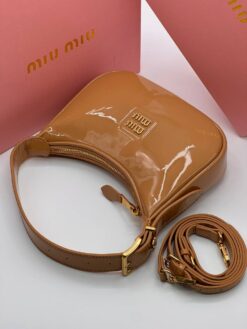 Сумка Miu Miu Leather Hobo Bag 23/13 см A129261 коричневая