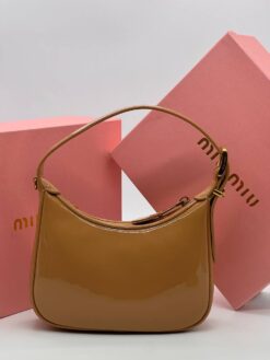 Сумка Miu Miu Leather Hobo Bag 23/13 см A129261 коричневая