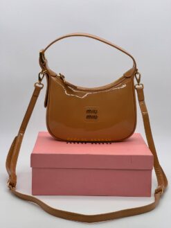 Сумка Miu Miu Leather Hobo Bag 23/13 см A129261 коричневая