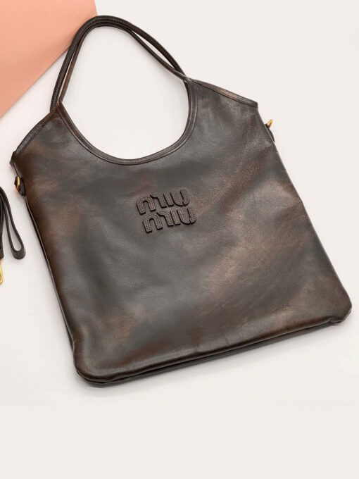 Сумка Miu Miu Leather Hobo Bag 35/32 см A129284 чёрная - фото 1