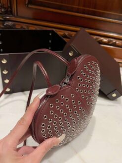 Сумка Alaia Le Coeur In Calfskin AA1P00 21/17 см в форме сердца в заклёпках коричневая