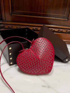 Сумка Alaia Le Coeur In Calfskin AA1P00 21/17 см в форме сердца в заклёпках красная