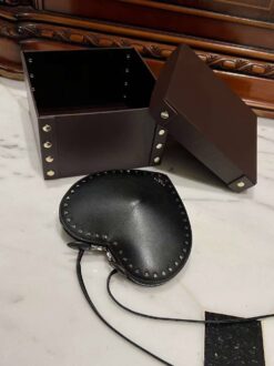 Сумка Alaia Le Coeur In Calfskin AA1P00 21/17 см в форме сердца с заклёпками чёрная