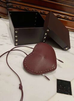 Сумка Alaia Le Coeur In Calfskin AA1P00 21/17 см в форме сердца с заклёпками коричневая