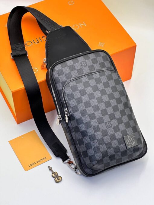 Сумка-слинг Louis Vuitton Avenue V2 A130126 черная 31/20 см - фото 2