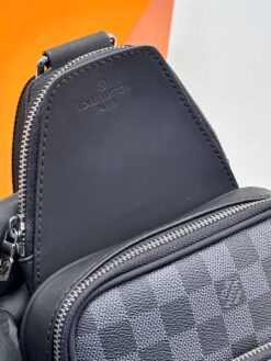 Сумка-слинг Louis Vuitton Avenue V2 A130126 черная 31/20 см