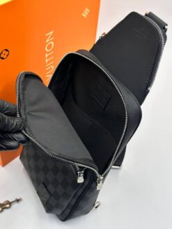 Сумка-слинг Louis Vuitton Avenue V2 A130126 черная 31/20 см