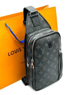 Сумка-слинг Louis Vuitton Avenue V3 A130149 черная 27/18 см - фото 9