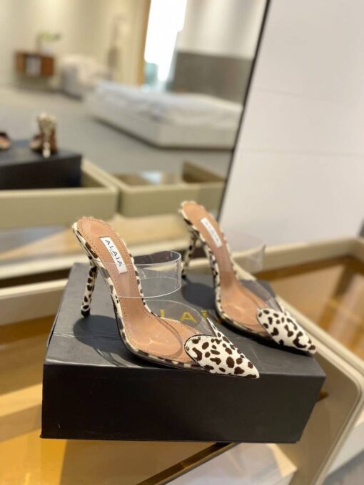 Босоножки Alaia Le Coeur Mules In Patent Calfskin AA3M053 прозрачные лео бежевые - фото 4
