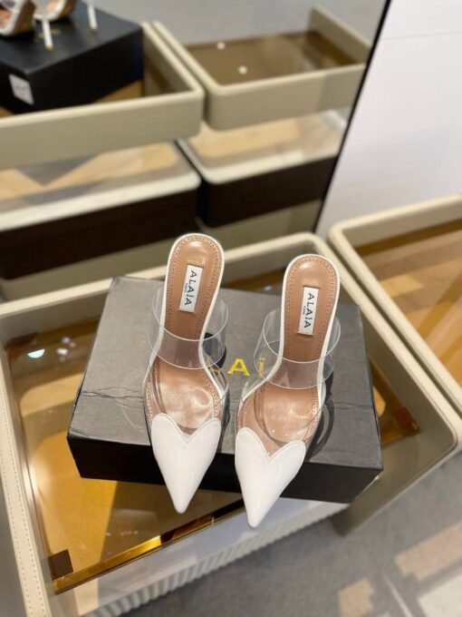 Босоножки Alaia Le Coeur Mules In Patent Calfskin AA3M053 прозрачные белые - фото 2