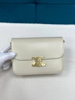 Женская сумочка на плечо Celine Classique Triomphe Bag In Shiny Calfskin 187363BF4 премиум 22/15 см бежевая