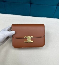 Женская сумочка на плечо Celine Classique Triomphe Bag In Shiny Calfskin 187363BF4 премиум 22/15 см коричневая