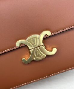 Женская сумочка на плечо Celine Classique Triomphe Bag In Shiny Calfskin 187363BF4 премиум 22/15 см коричневая