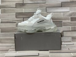 Кроссовки Balenciaga Triple S A130559 белые