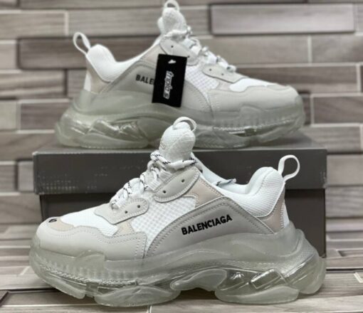 Кроссовки Balenciaga Triple S A130559 белые - фото 1