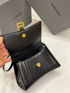 Женская кожаная сумка Balenciaga Hourglass A133616 чёрная 23/14 см