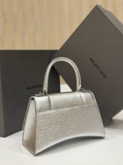 Женская кожаная сумка Balenciaga Hourglass A133626 серебристая 23/14 см - фото 3